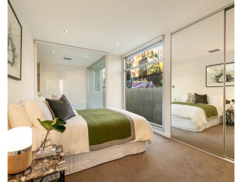 8 Woodside Crescent, Toorak VIC 3142