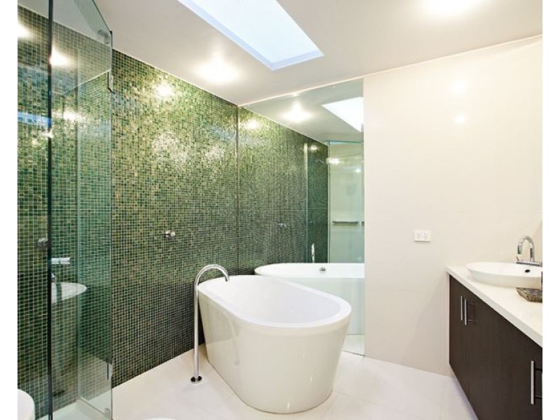 8 Woodside Crescent, Toorak VIC 3142