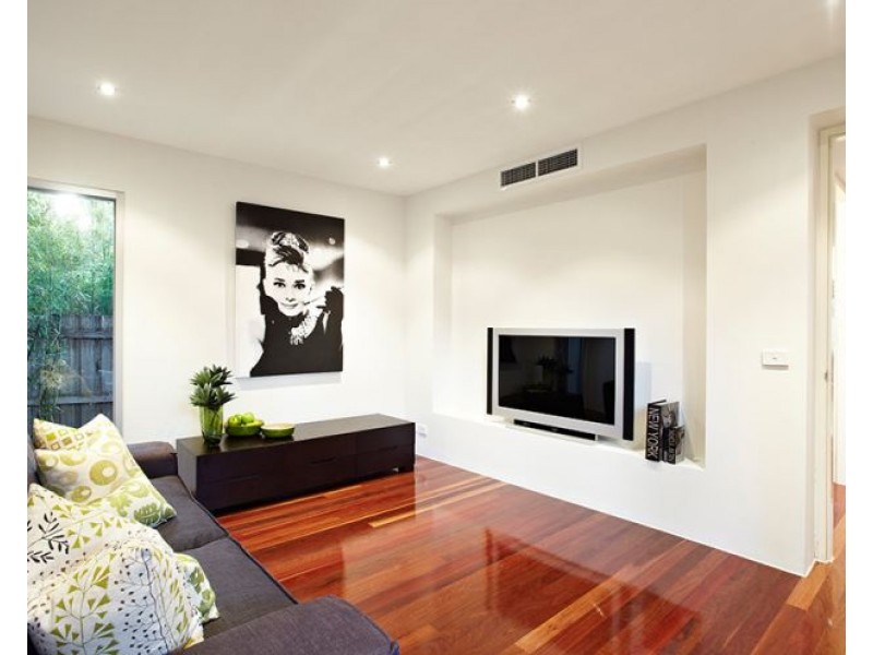 8 Woodside Crescent, Toorak VIC 3142