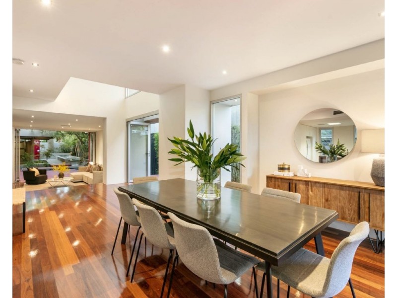 8 Woodside Crescent, Toorak VIC 3142