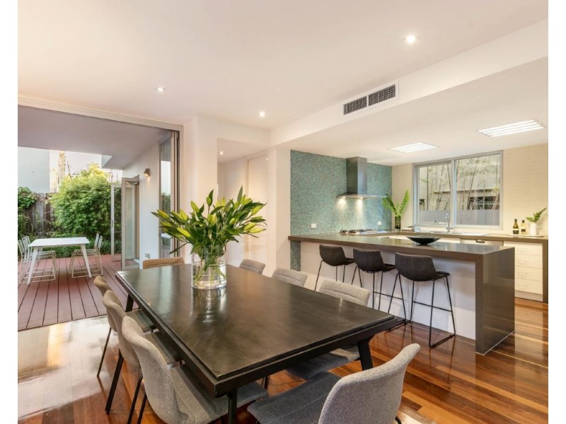 8 Woodside Crescent, Toorak VIC 3142