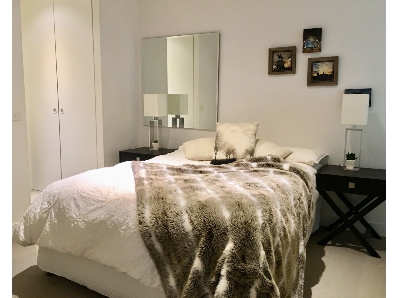 211/74 Queens Road, Melbourne VIC 3000