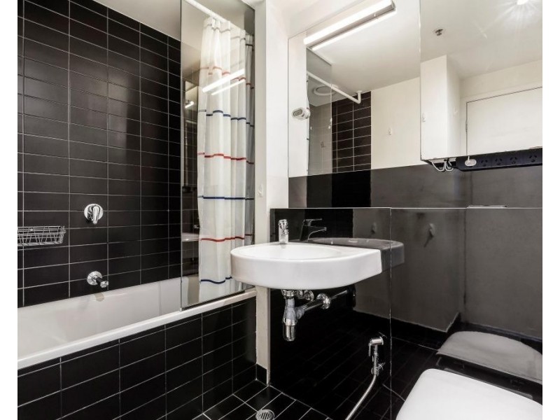 2008/620 Collins Street, Melbourne VIC 3000