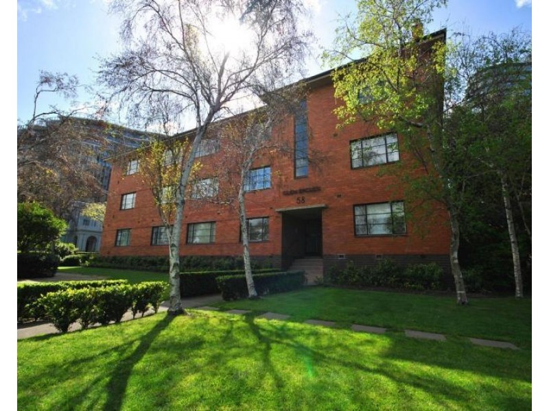 2/58 Queens Road, Melbourne VIC 3004