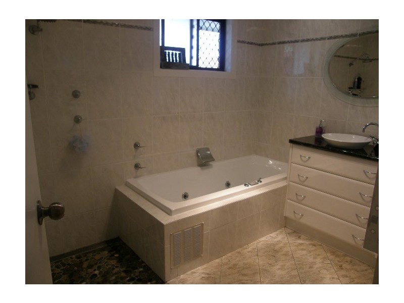 8 Charlton Avenue, South Lismore NSW 2480