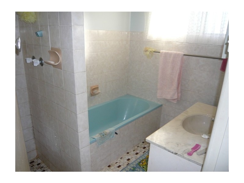 * Oakley Avenue, East Lismore NSW 2480