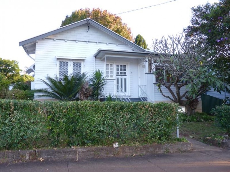 77 Avondale Avenue, East Lismore NSW 2480