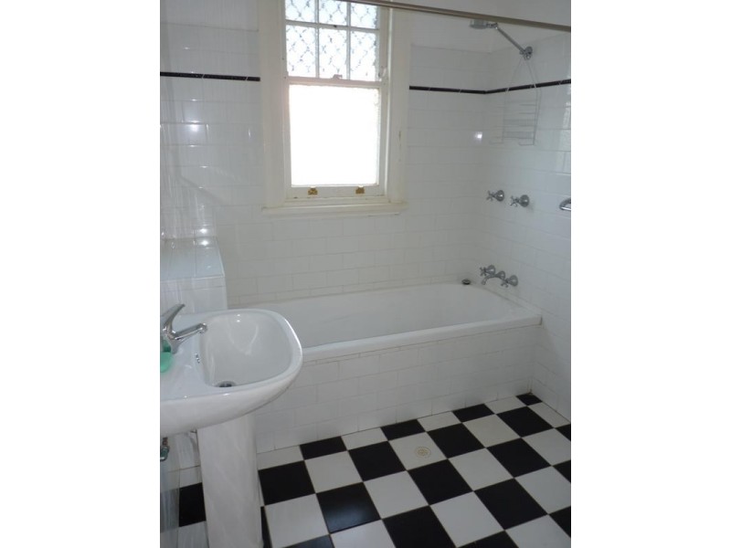 77 Avondale Avenue, East Lismore NSW 2480