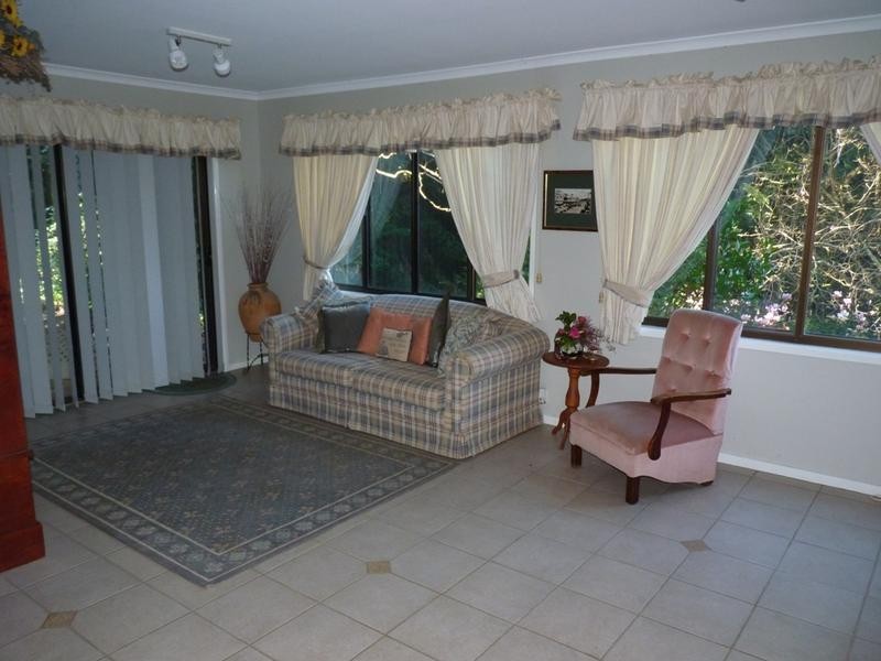 8 McIntosh Road, Chilcotts Grass NSW 2480