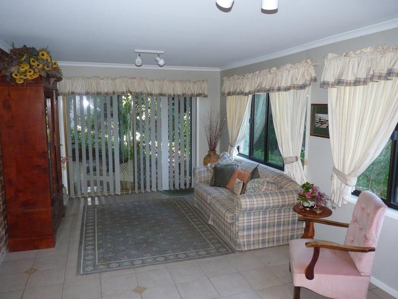 8 McIntosh Road, Chilcotts Grass NSW 2480