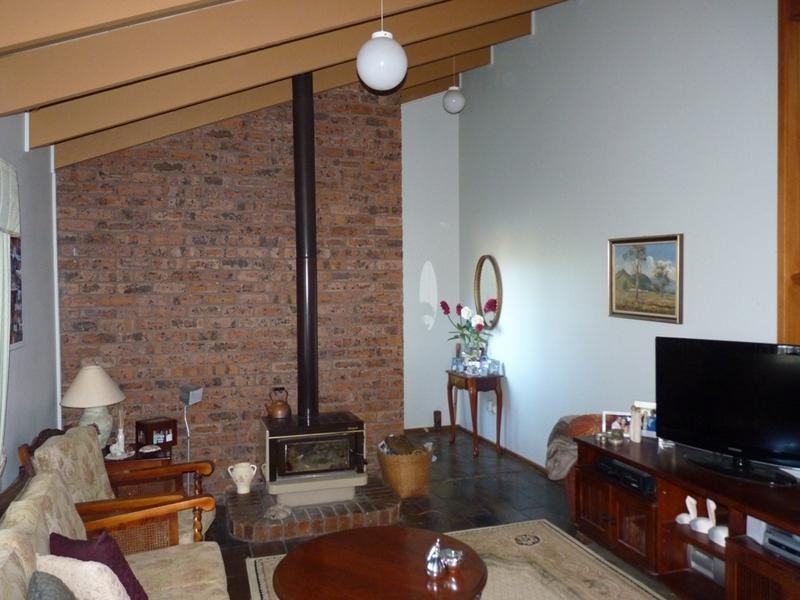 8 McIntosh Road, Chilcotts Grass NSW 2480