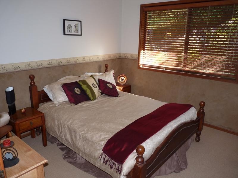 8 McIntosh Road, Chilcotts Grass NSW 2480