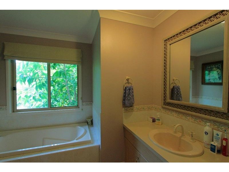 42 Dunromin Drive, Modanville NSW 2480