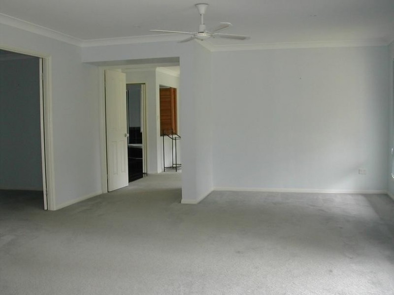 52 Whispering Valley Drive, Richmond Hill NSW 2480