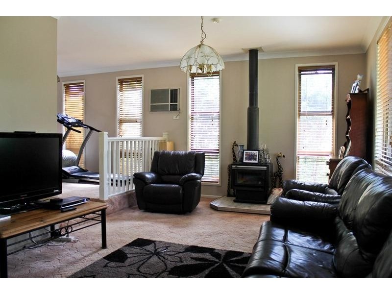 15 Highview Crescent, Modanville NSW 2480