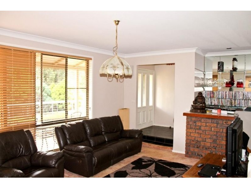 15 Highview Crescent, Modanville NSW 2480