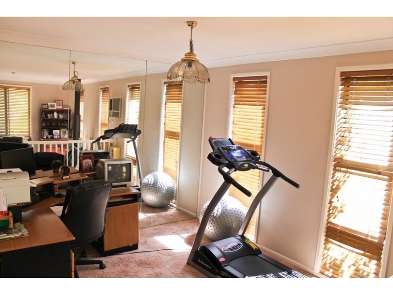 15 Highview Crescent, Modanville NSW 2480
