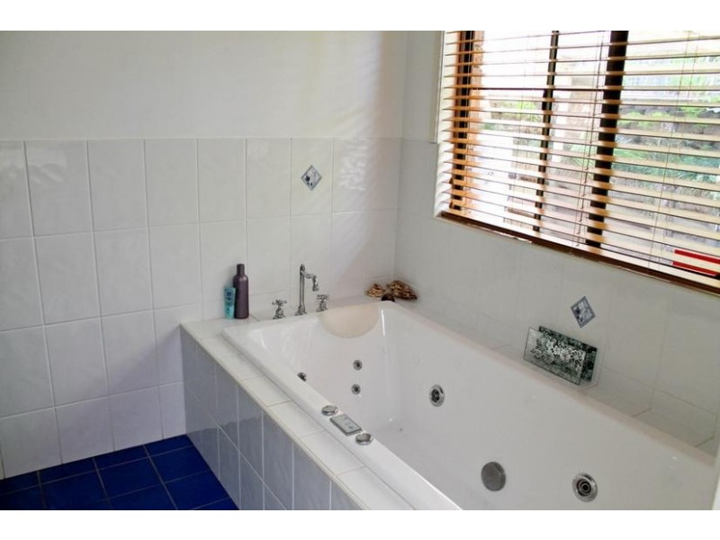 15 Highview Crescent, Modanville NSW 2480