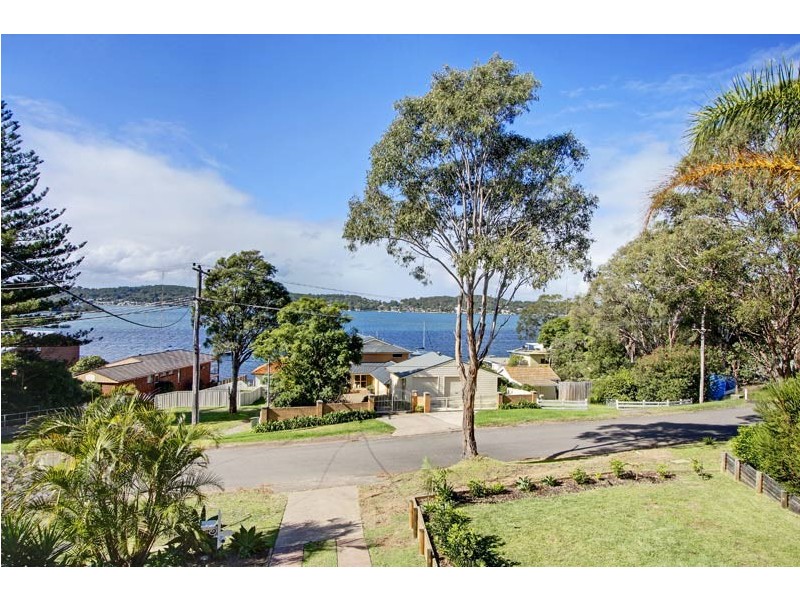 52 Fishing Point Road, Fishing Point NSW 2283