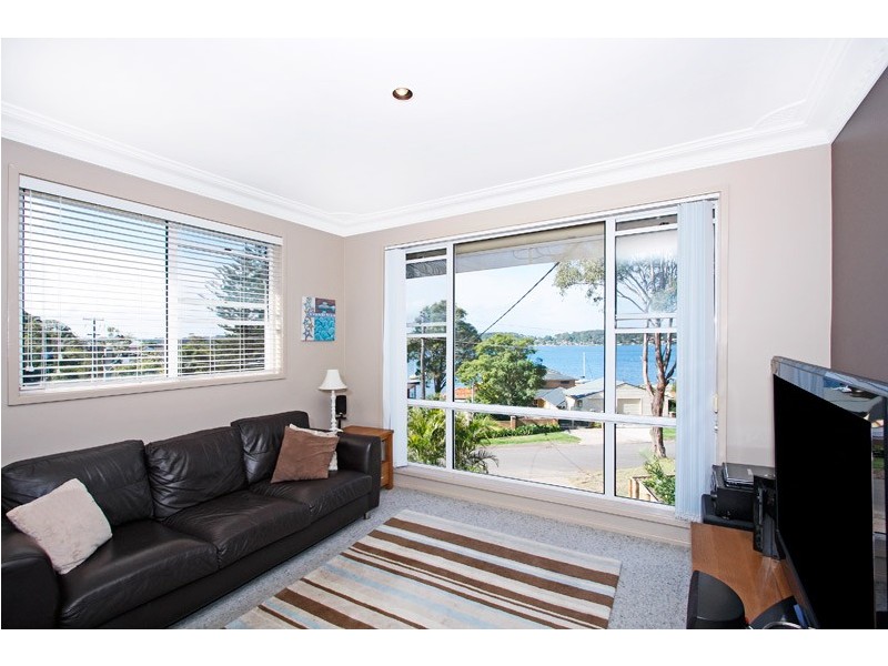 52 Fishing Point Road, Fishing Point NSW 2283