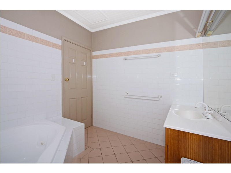52 Fishing Point Road, Fishing Point NSW 2283