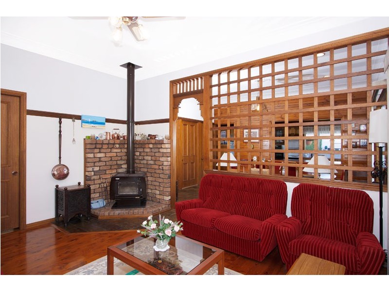 34 Lake Road, Fennell Bay NSW 2283