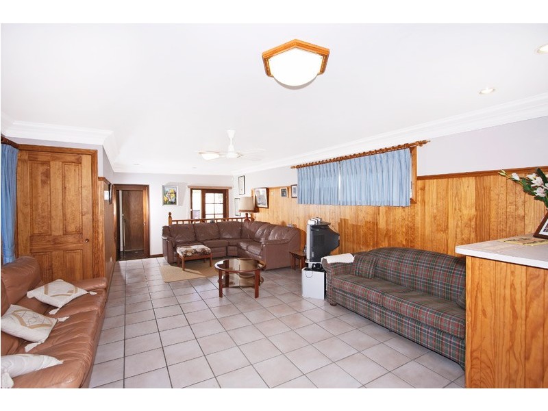 34 Lake Road, Fennell Bay NSW 2283