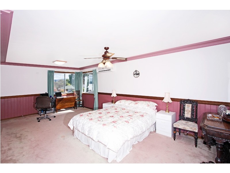 34 Lake Road, Fennell Bay NSW 2283