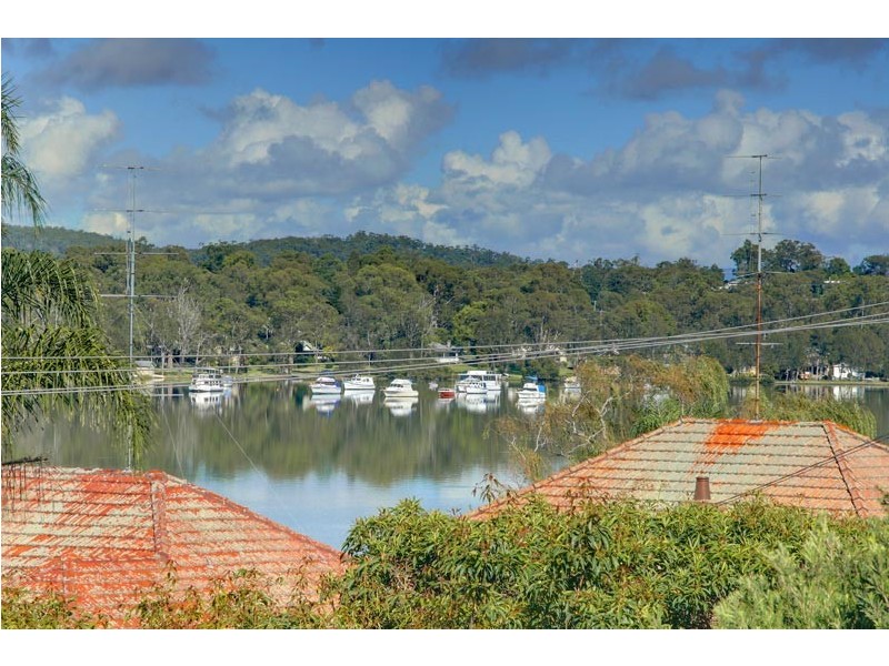 34 Lake Road, Fennell Bay NSW 2283