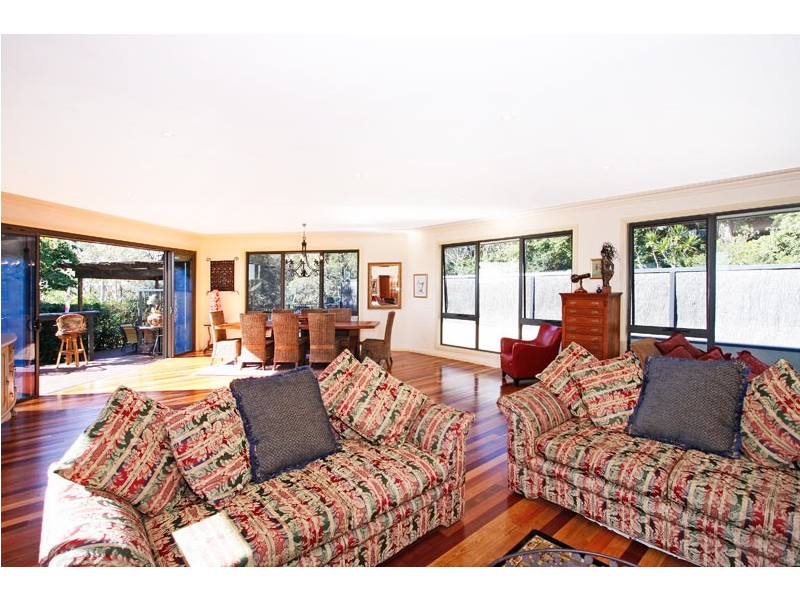 14 Coal Point Road, Coal Point NSW 2283