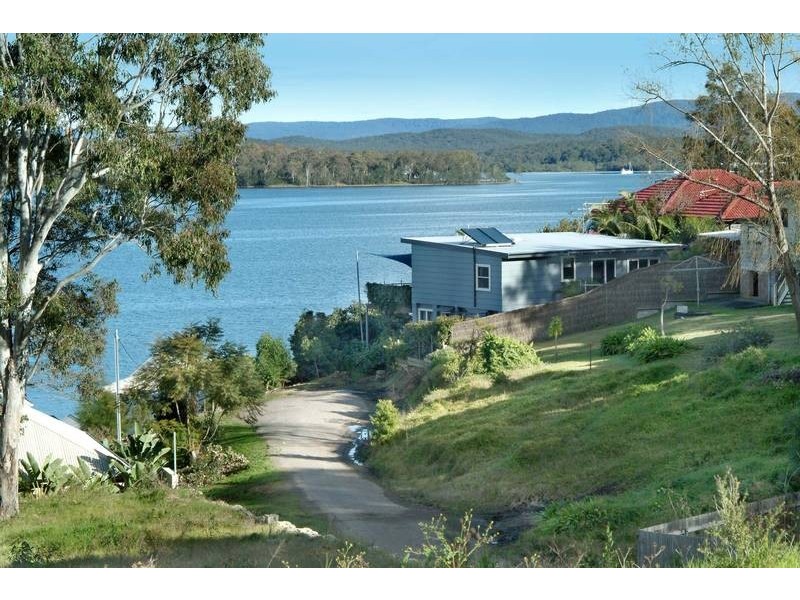 91 Coal Point Road, Coal Point NSW 2283