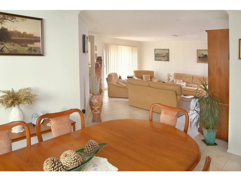 2 Grevillea Grove, Toronto NSW 2283