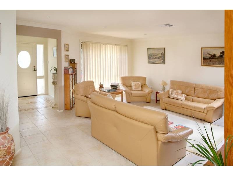 2 Grevillea Grove, Toronto NSW 2283