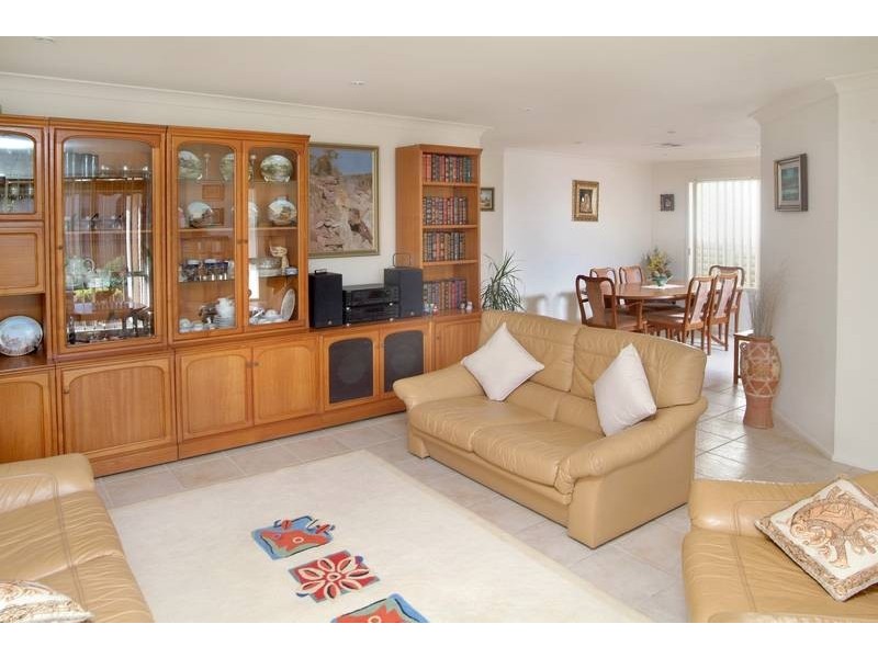 2 Grevillea Grove, Toronto NSW 2283