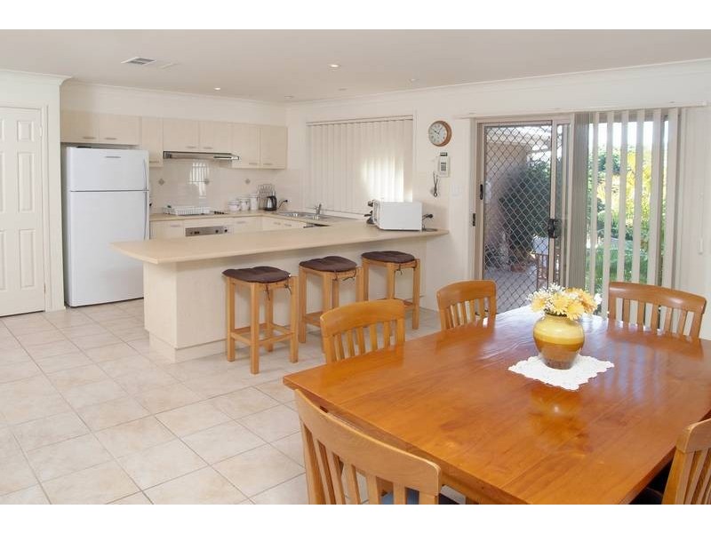 2 Grevillea Grove, Toronto NSW 2283