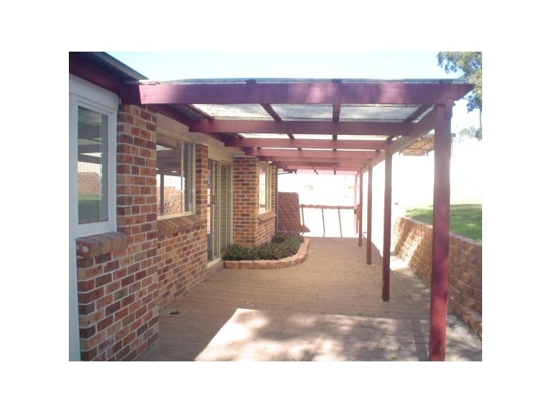 4 Azzura Close, Woodrising NSW 2284