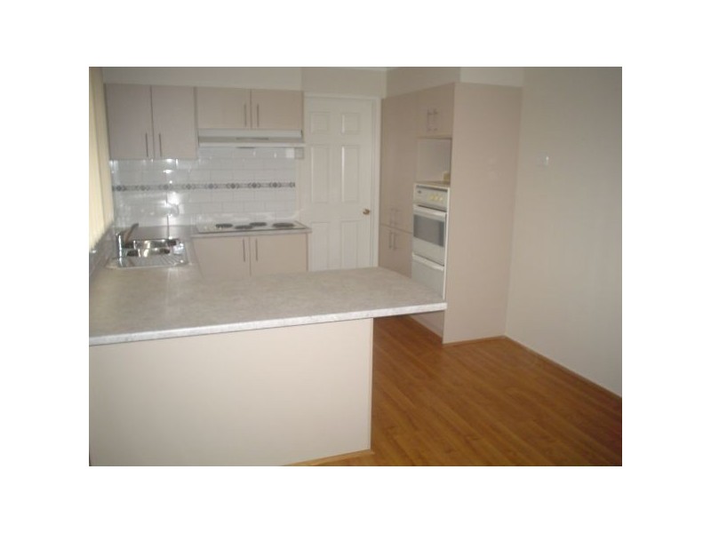 4 Azzura Close, Woodrising NSW 2284