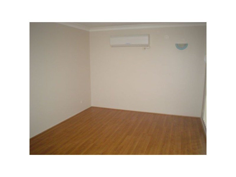 4 Azzura Close, Woodrising NSW 2284