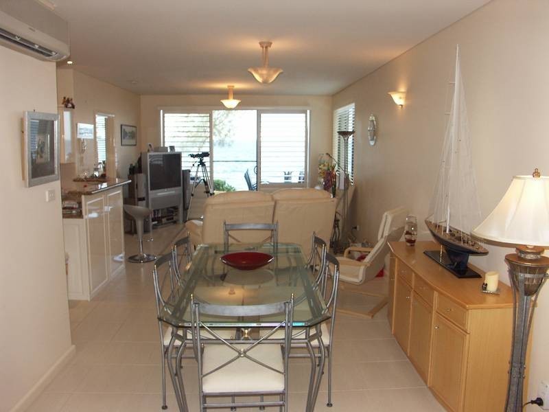 2/8 Ambrose Street, Carey Bay NSW 2283