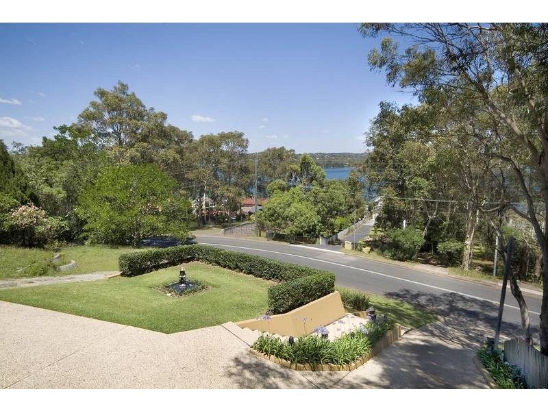 84 Coal Point Road, Coal Point NSW 2283