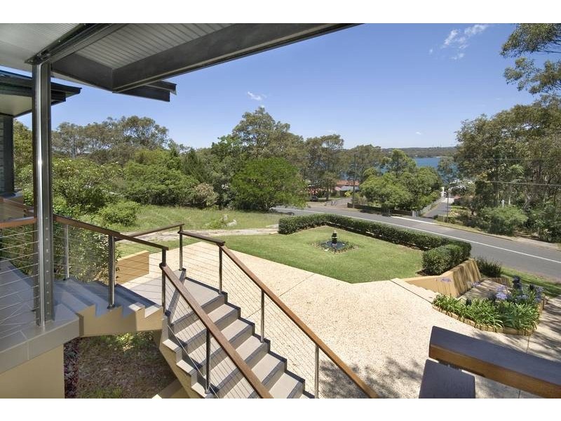 84 Coal Point Road, Coal Point NSW 2283