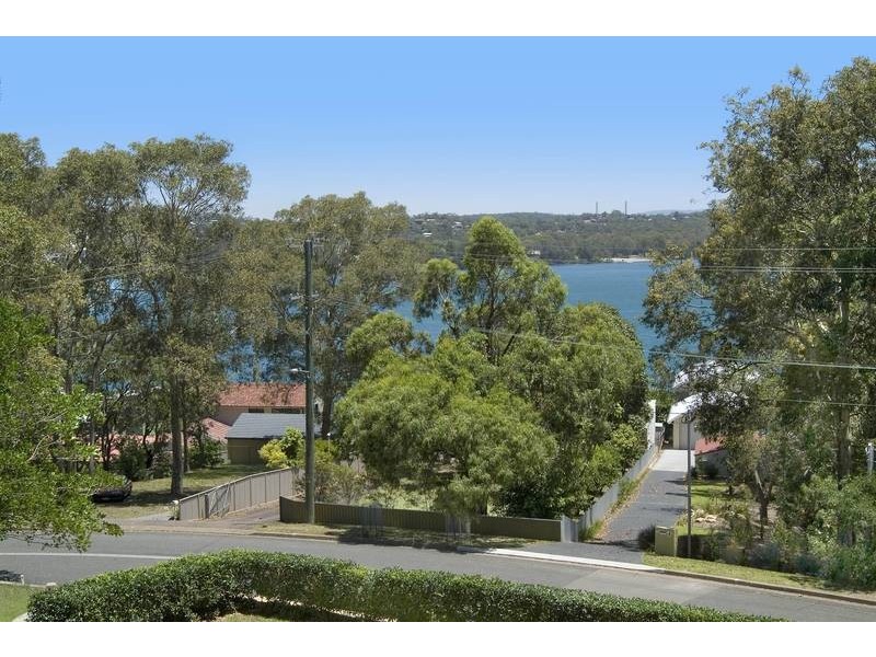 84 Coal Point Road, Coal Point NSW 2283