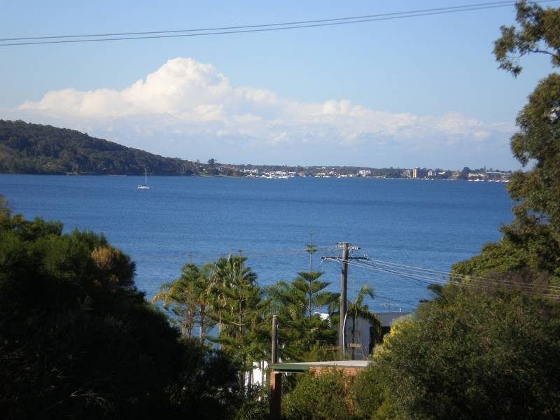 8 Amelia Street, Carey Bay NSW 2283