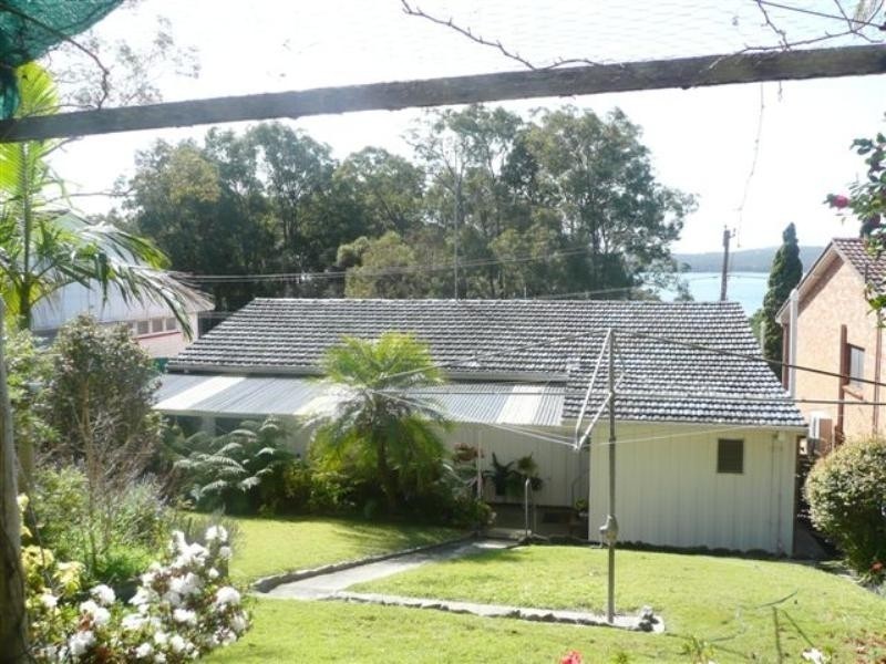 8 Amelia Street, Carey Bay NSW 2283