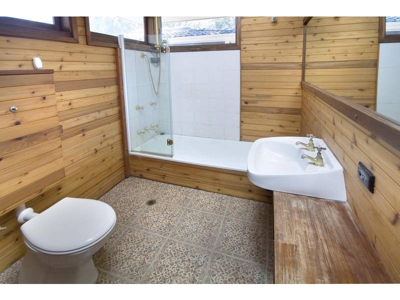 210 Coal Point Road, Coal Point NSW 2283