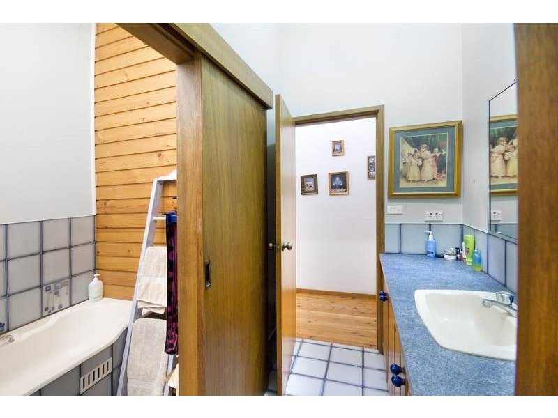 2A Macquarie St, Bolton Point NSW 2283