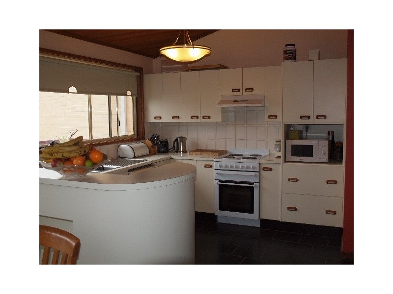 11 Sunlight Parade, Fishing Point NSW 2283