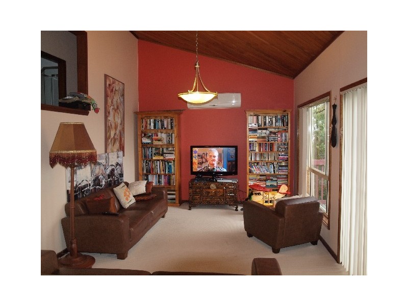 11 Sunlight Parade, Fishing Point NSW 2283