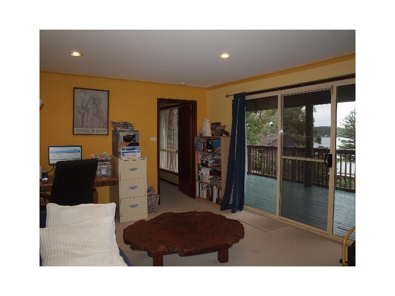 11 Sunlight Parade, Fishing Point NSW 2283