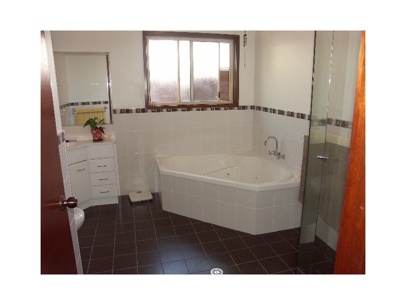11 Sunlight Parade, Fishing Point NSW 2283
